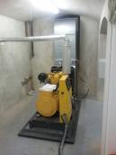 Demontáž stroje-15 schodů do suterénu a instalace